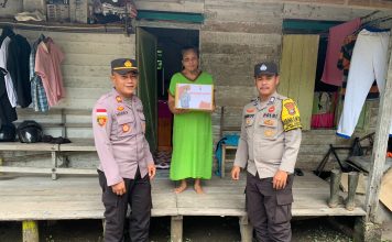 Kapolsek Dabo Singkep Serahkan Bantuan Sembako ke Masyarakat Sedamai