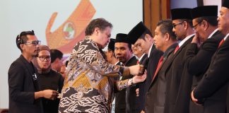 Peringatan Harkopnas Ke-77 di Batam, Menko Airlangga : Fokus pada Digitalisasi dan Modernisasi Koperasi