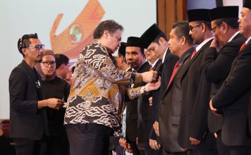 Peringatan Harkopnas Ke-77 di Batam, Menko Airlangga : Fokus pada Digitalisasi dan Modernisasi Koperasi