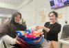 Pemilik Usaha Cantika Bagikan 100 Tas Sekolah dan Tempat Bekal Gratis di Lingga