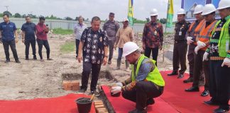 H Syarif Menghadiri Peletakan Batu Pertama Pembangunan Gedung dan Dermaga Barang Bukti dan Barang Rampasan di Kota Siak