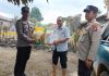Kapolsek Dabo Singkep Berikan Bantuan Sosial kepada Korban Kebakaran di Kelurahan Sungai Lumpur