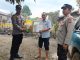 Kapolsek Dabo Singkep Berikan Bantuan Sosial kepada Korban Kebakaran di Kelurahan Sungai Lumpur