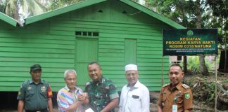 Kodim 0318/Natuna Bersama Baznas Salurkan Zakat Mall dan Bedah Rumah Masyarakat