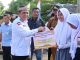 Kunjungi Desa Benan – Lingga Gubernur Ansar Serahkan Bantuan Senilai Rp1,12 Miliar