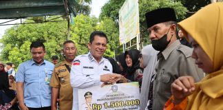 Gubernur Ansar Serahkan Bantuan Senilai Rp3,13 Miliar Kepada Masyarakat Rejai