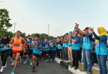 Gubernur Ansar dan GM PLN UIB RKR Lepas Ribuan Peserta 5K PLN Mobile Fun Run 2024