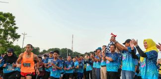 Gubernur Ansar dan GM PLN UIB RKR Lepas Ribuan Peserta 5K PLN Mobile Fun Run 2024