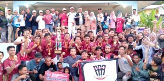 Bupati Tutup Turnamen Sepak Bola HUT Desa Sabang Mawang Barat, Tim PPA Juara
