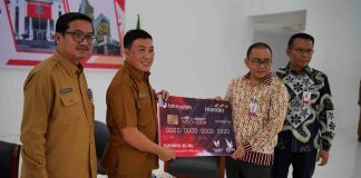 Sekda Natuna Buka Sosialisasi dan Serah Terima Kartu Kredit Pemerintah Daerah