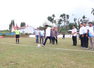 Diawali Tendangan Pertama Pj Suprayitno, Gelaran Liga Payakumbuh KU 20 Dimulai