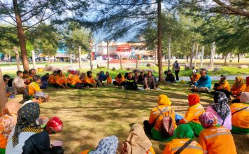 Silaturahmi dengan Tenaga Kebersihan di Pantai Piwang, Wabup Natuna Tampung Aspirasi