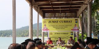 Bangun Kebersamaan Bersama Masyarakat, Polres Natuna Gelar Jumat Curhat di Desa Tanjung