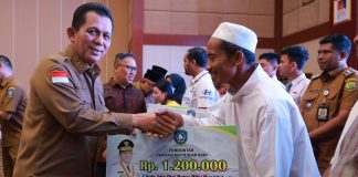 Gubernur Ansar Serahkan Bantuan Rp142 Miliar Untuk 2 Kecamatan Tanjungpinang