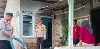 Polsek Bintan Timur Bantu Warga Kekurangan Air Bersih