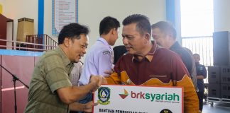 Gubernur Ansar Serahkan Bantuan Senilai Rp82,55 Miliar Untuk Kecamatan Batam Kota dan Nongsa