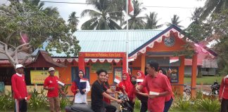Semarak HUT Ke-79 RI di Desa Kote, Bidan Polindes Kote Sakti Bagikan Bendera Merah Putih Mini