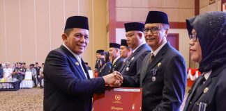 366 ASN Kepri Terima Tanda Kehormatan Satyalancana Karya Satya