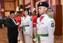 Gubernur Ansar Ahmad Kukuhkan 33 Anggota Paskibraka Provinsi Kepri Tahun 2024
