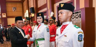 Gubernur Ansar Ahmad Kukuhkan 33 Anggota Paskibraka Provinsi Kepri Tahun 2024