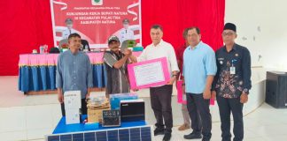 Terus Berkerja, Hari Ini Bupati Natuna Serahkan Bantuan Untuk Nelayan Pulau Tiga