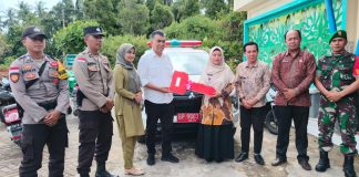 Optimalisasi Layanan Kesehatan di Wilayah Terpencil, Bupati Natuna Serahkan Ambulans dan Kendaraan Dinas ke Puskesmas Pulau Tiga Barat