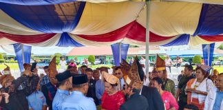 Paslon Anton Saragih – Benny Sinaga Gelar Upacara Adat dan Deklarasi sebelum Berangkat Mendaftar ke KPU
