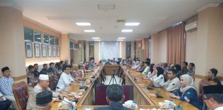 Bupati Siswandi Titip Pesan Kepada Para Penerima Beasiswa Perguruan Tinggi Asal Natuna