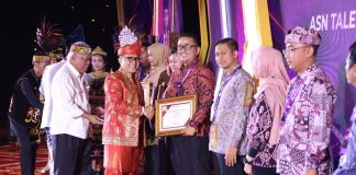 Novit Ardy Raih Penghargaan ASN Berprestasi Kategori Jabatan Pengawas