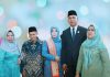 Kisah Inspiratif Pekerja Serabutan Terpilih Menjadi Anggota DPRD Lingga Anggota DPRD Lingga terpilih, Akhmad Dulhaq bersama keluarga tercintanya