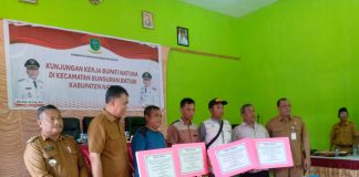 Bupati Natuna Serahkan Bantuan Perikanan kepada Nelayan Kecamatan Batubi