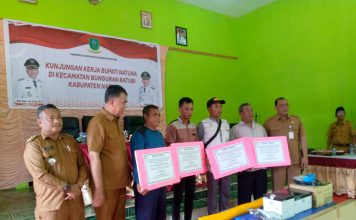 Bupati Natuna Serahkan Bantuan Perikanan kepada Nelayan Kecamatan Batubi