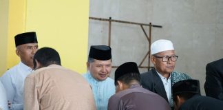 Wabup Anambas Melaksanakan Sholat Idul Adha di Masjid Agung Baitul Makmur