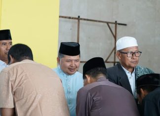 Wabup Anambas Melaksanakan Sholat Idul Adha di Masjid Agung Baitul Makmur