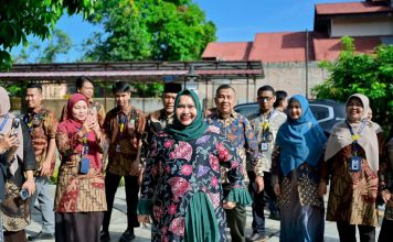Hadiri PKKMB ITMG, Bupati Kasmarni Yang Pertama Mengunjungi