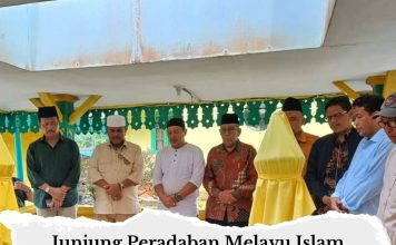 Junjung Peradaban Melayu Islam, Rudi-Rafiq Ziarahi Makam Sultan Mahmud Riayat Syah