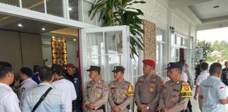 Polres Natuna Tingkatkan Pengamanan Rapat Pleno Undian Nomor Urut Pasangan Calon Bupati dan Wakil Bupati