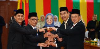 Syah, Maya Sari Ditetapkan Menjadi Ketua DPRD Lingga Periode 2024-2029