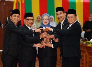 Syah, Maya Sari Ditetapkan Menjadi Ketua DPRD Lingga Periode 2024-2029
