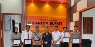 Bupati Lingga Beri Penghargaan Kepada Polsek Daik Lingga