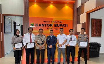 Bupati Lingga Beri Penghargaan Kepada Polsek Daik Lingga