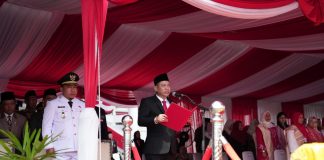 Ketua DPRD Siak Indra Gunawan Bacakan Teks Proklamasi dalam Upacara HUT ke-79 RI