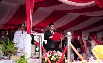 Ketua DPRD Siak Indra Gunawan Bacakan Teks Proklamasi dalam Upacara HUT ke-79 RI