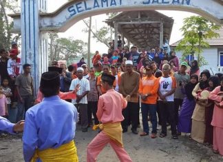 Nizar Sembuhkan Terlukanya Warga Bakong Pada Janji Politik 2016 Silam