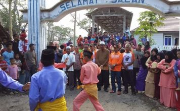 Nizar Sembuhkan Terlukanya Warga Bakong Pada Janji Politik 2016 Silam