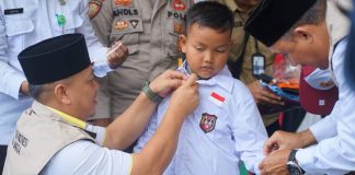 Seragam Sekolah Gratis, Bukti Keseriusan Bupati Nizar dalam Membangun Pendidikan di Lingga