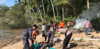Karya Bakti Dalam Rangka HUT TNI di Batas Negeri