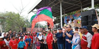 Wakil Bupati Siak Melepas Gerak Jalan Santai dalam Rangka Peringatan Republik Indonesia ke-79 dan Hari Jadi ke-29 Kecamatan Minas