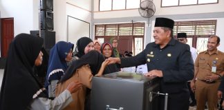 Bupati Siak Alfedri Serahkan Bantuan Alat Produksi Bahan Pangan Olahan Tepung Lengkap Untuk 3 Kampung Se-Kecamatan Mempura