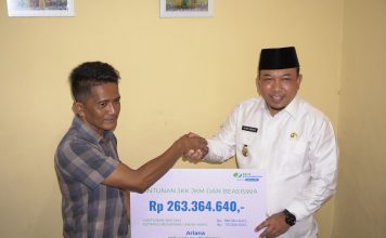 Husni Merza Serahkan Santunan JKK JKM BPJS Ketenagakerjaan Kepada Ahli Waris Warisman